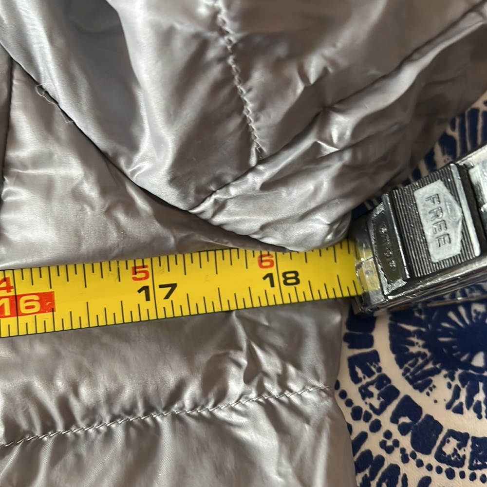 UNIQLO silver ultra light down puffer jacket zippered pockets size XS packable - Picture 9 of 9